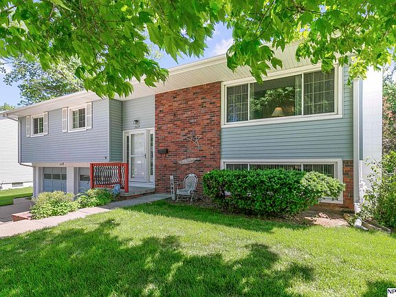 3rd image of 707 Crest Dr