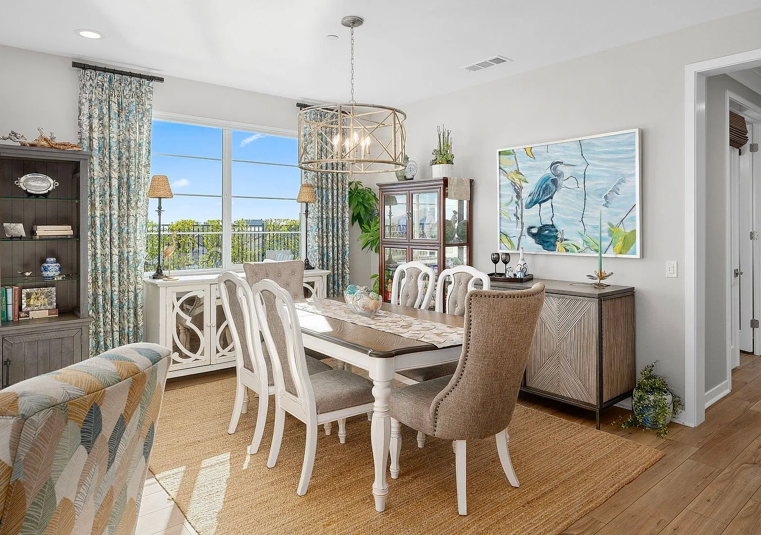 Modern Comfort Meets Relaxed California Living — Photo 4
