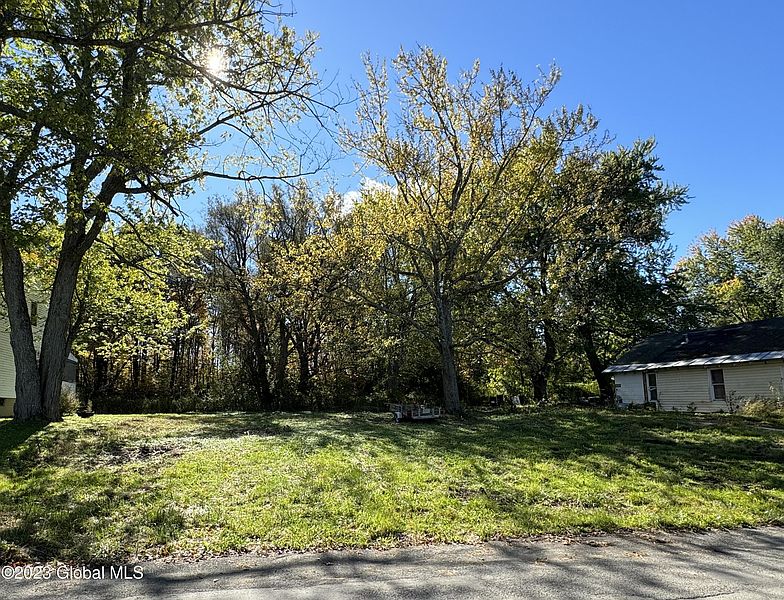 2nd image of 180 Spring Road