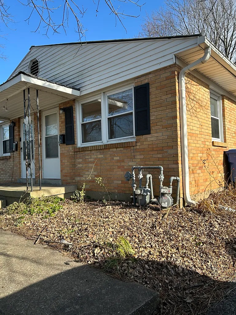 Charming 2BR Unit B in Stoney Brook with Central A/C — Photo 1