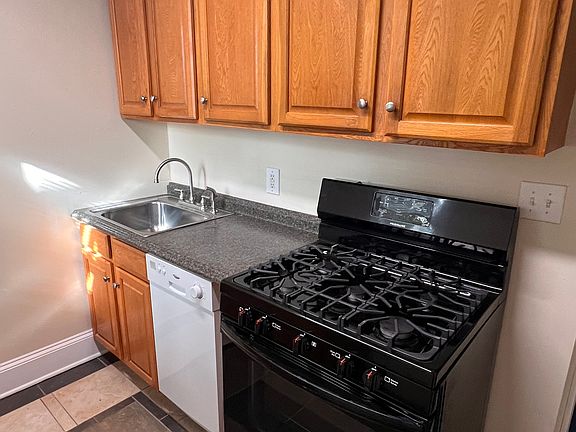5th image of 3009 Ellwood Ave APT A