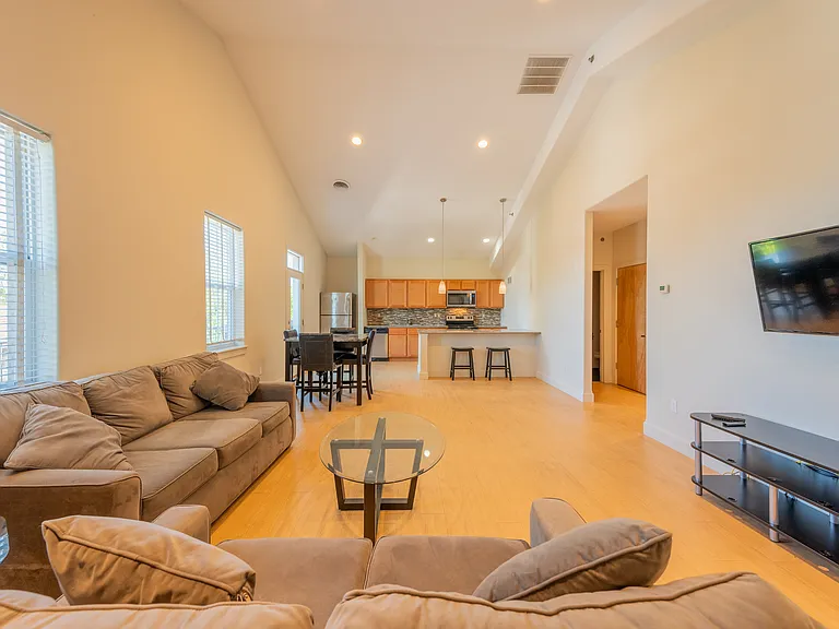 Roland Realty — Photo 12