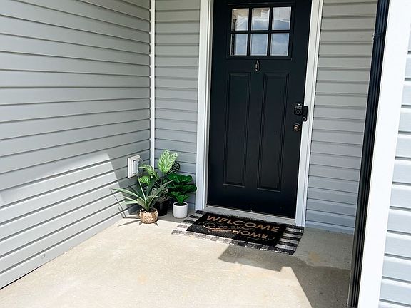 5th image of 409 Bender Ct
