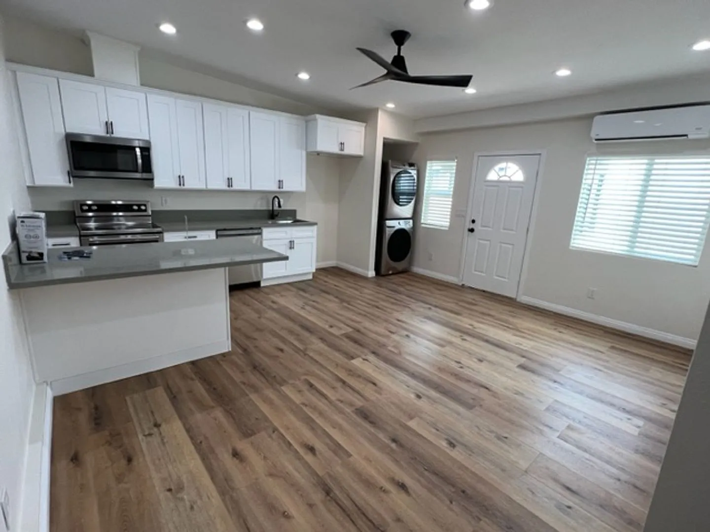 204 N Maple Ave — Photo 2
