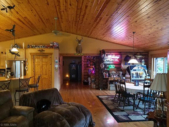 4th image of 3302 Deer Dr