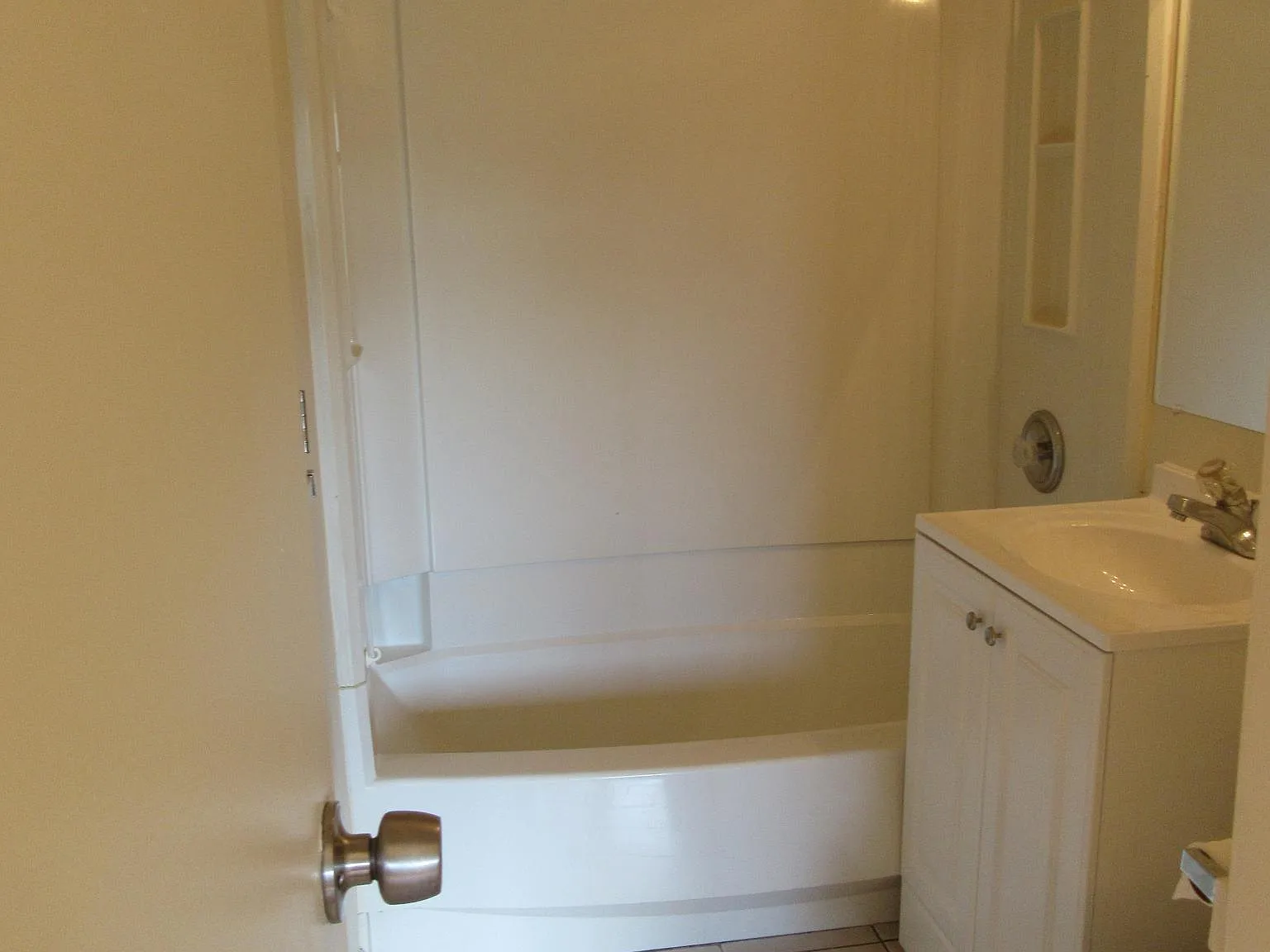 1 bed, 550 sqft, $895 — Photo 3