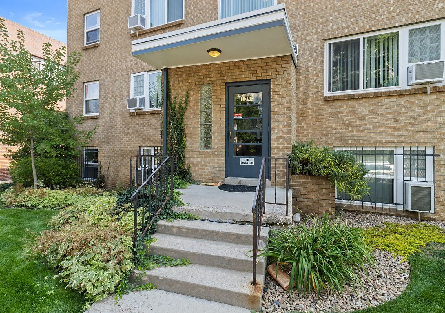 1350c — Photo 1