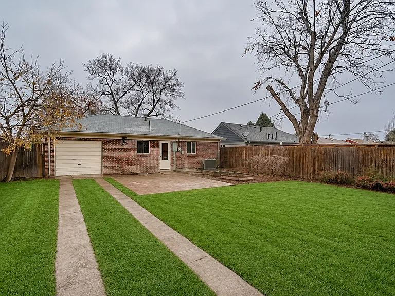 2932 Ivanhoe St — Photo 24