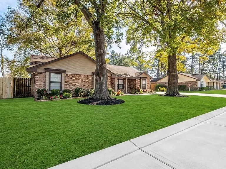 12510 Old River Dr — Photo 3
