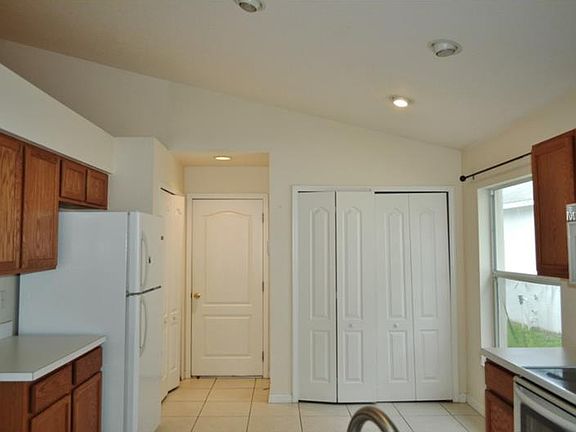 5th image of 8122 Tar Hollow Dr