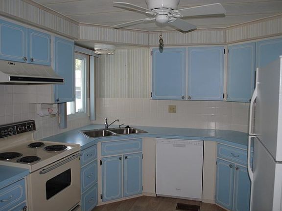 2nd image of 690 Buccaneer Blvd