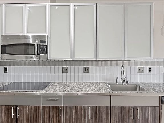 4th image of 3104 Western Ave #522