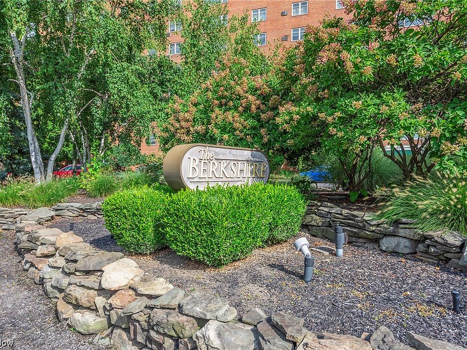 1st image of 11820 Edgewater Dr APT 318