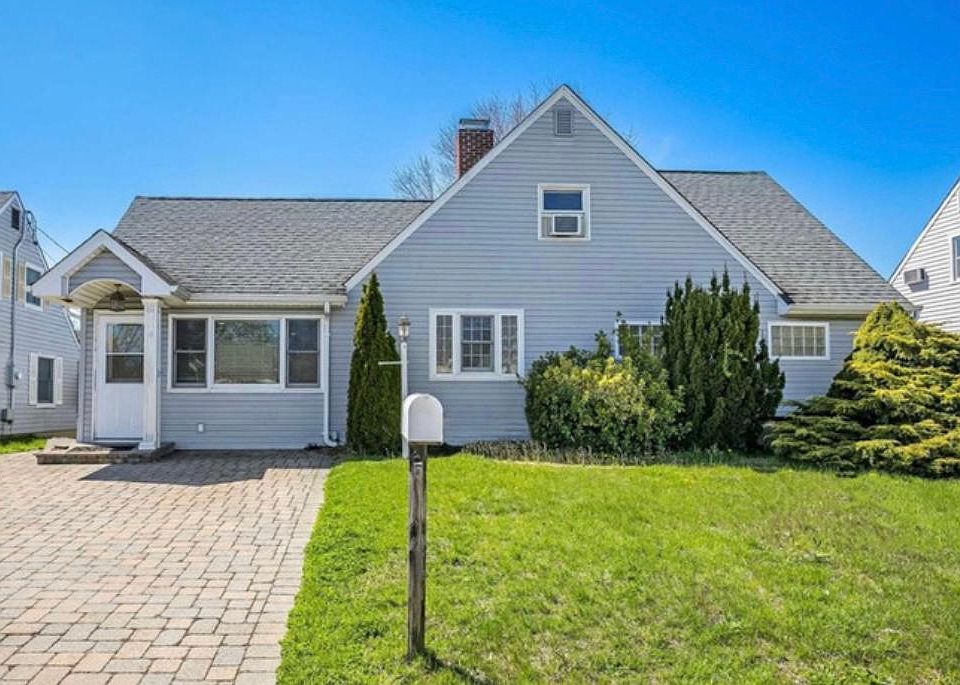 1st image of 52 Jerusalem Ave #1