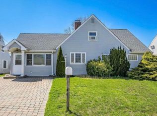 52 Jerusalem Ave #1, Levittown, NY 11756