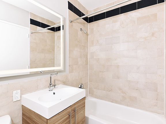 5th image of 1 West St APT 2433