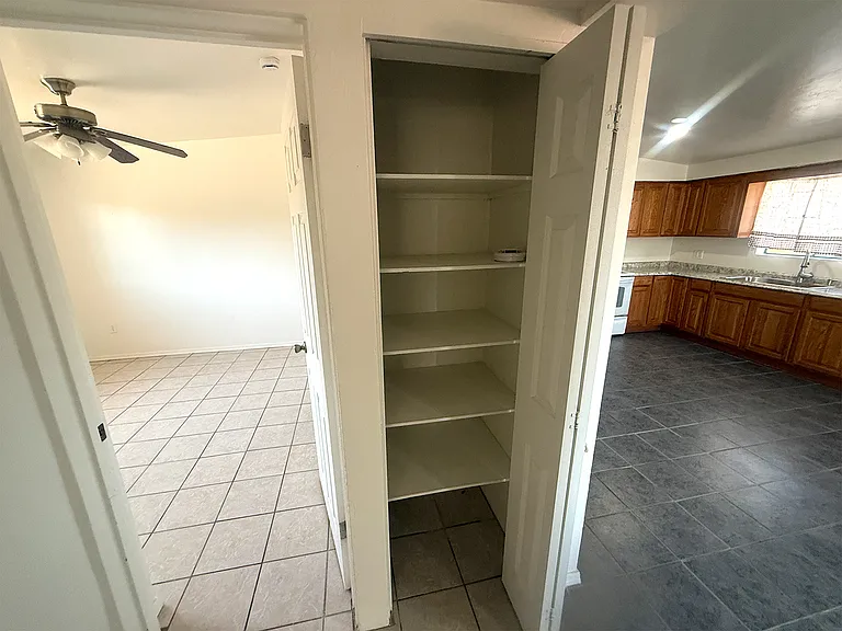 4344 N Iroquois Ave — Photo 7