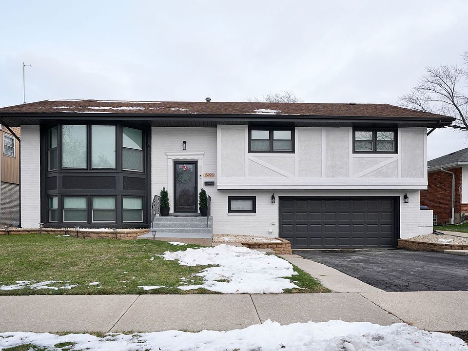 1st image of 15923 Woodlawn East Ave