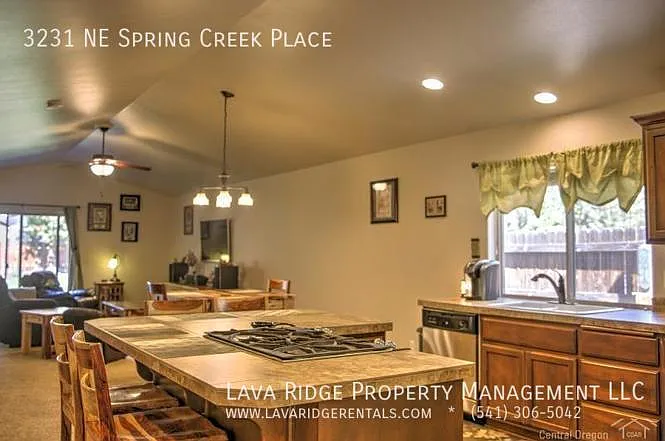 3231 NE Spring Creek Pl — Photo 6