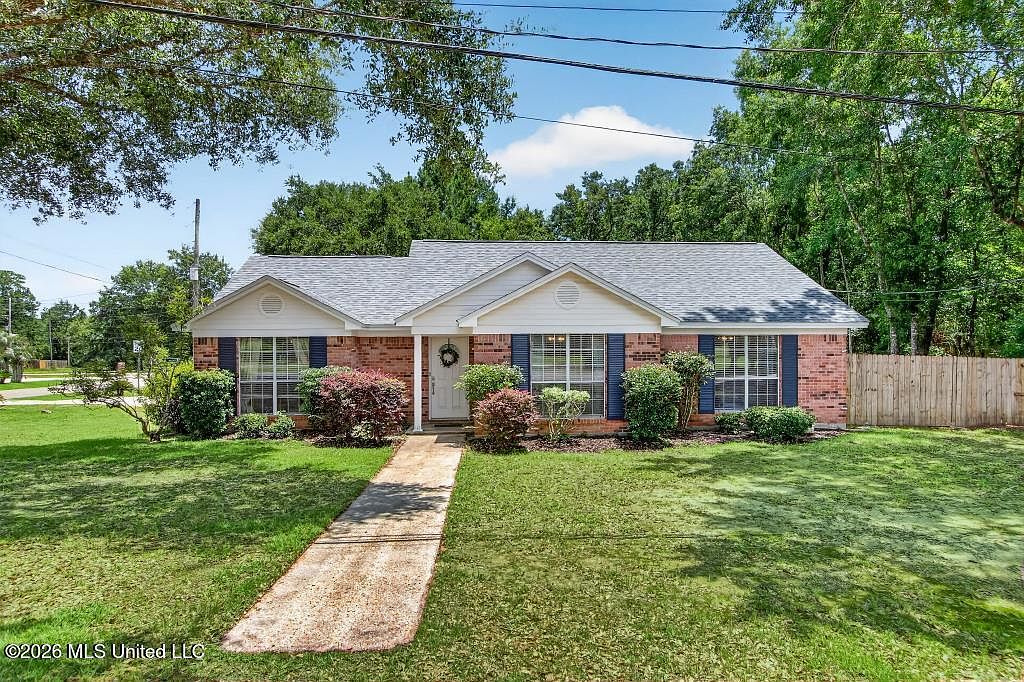 56134 Diamondhead Dr E, Diamondhead, MS 39525 | Zillow