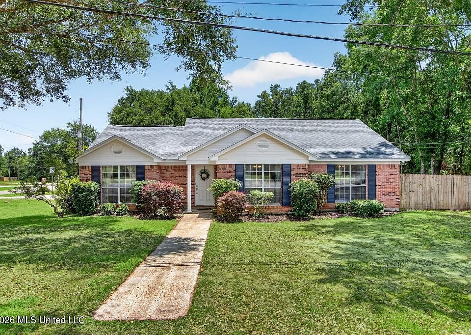 1st image of 56134 Diamondhead Dr E