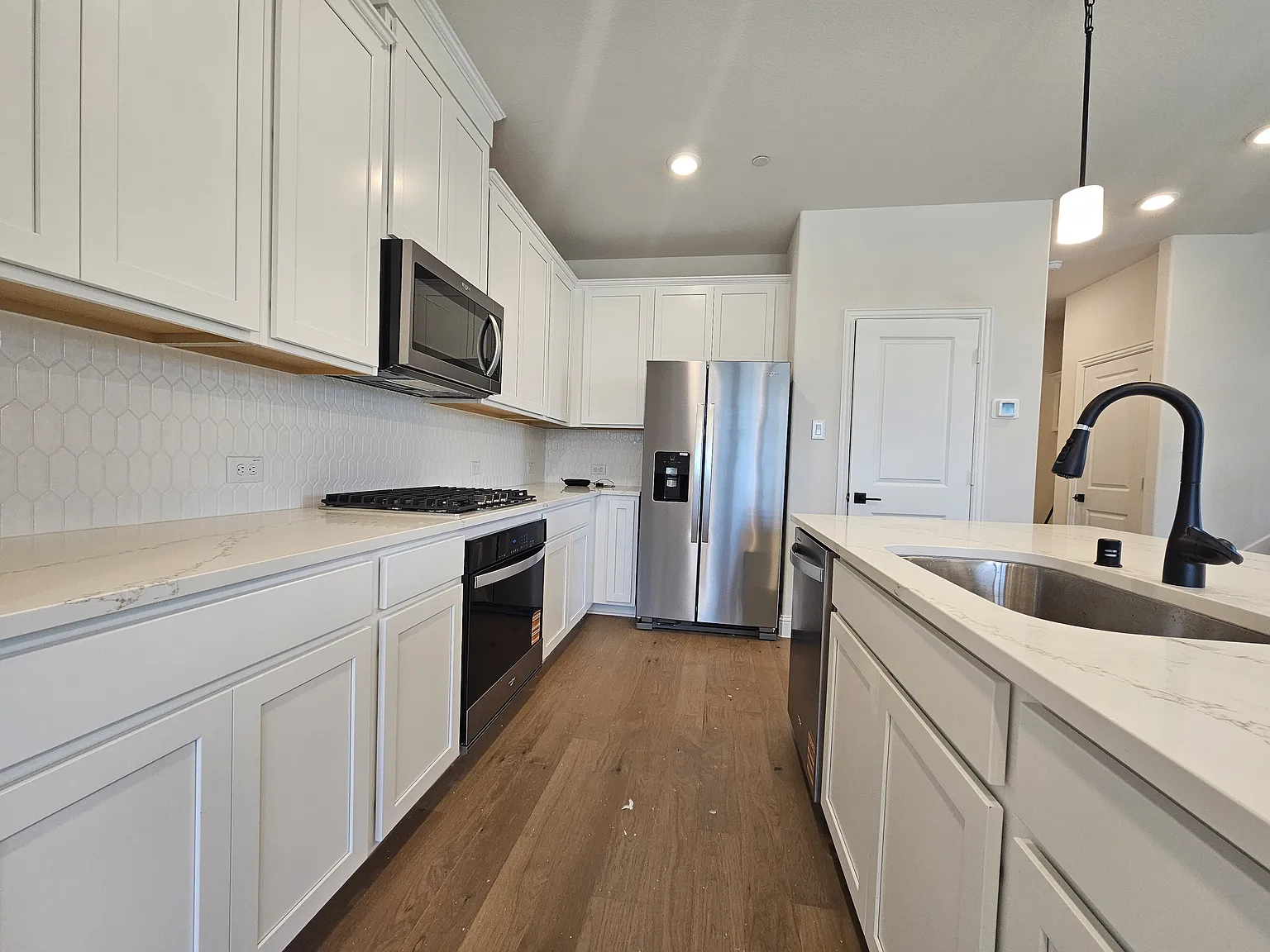 4 bed, 3.5 bath, 2492 sqft, $3,000 — Photo 3