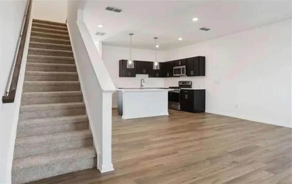 3 bed, 2.5 bath, 1507 sqft, $2,150 — Photo 3