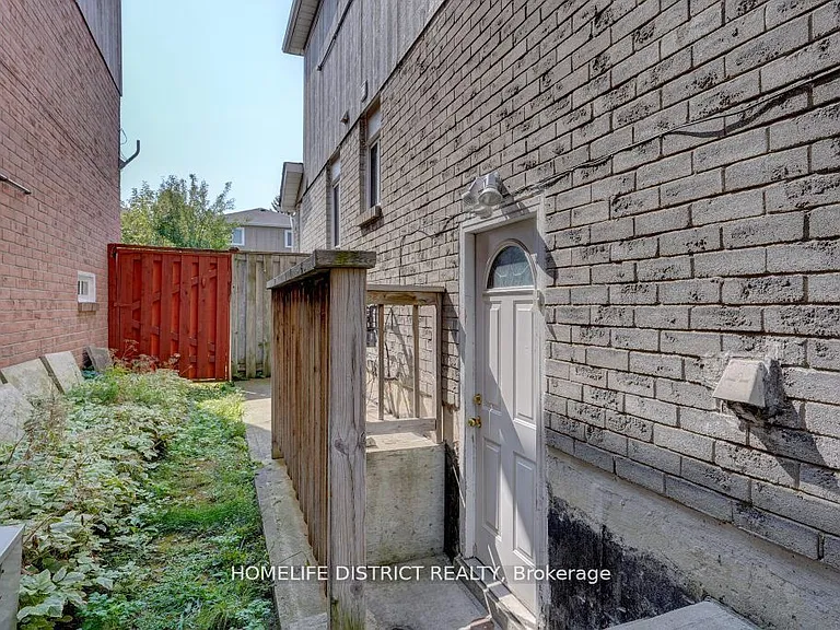 1861 Bainbridge Dr — Photo 2