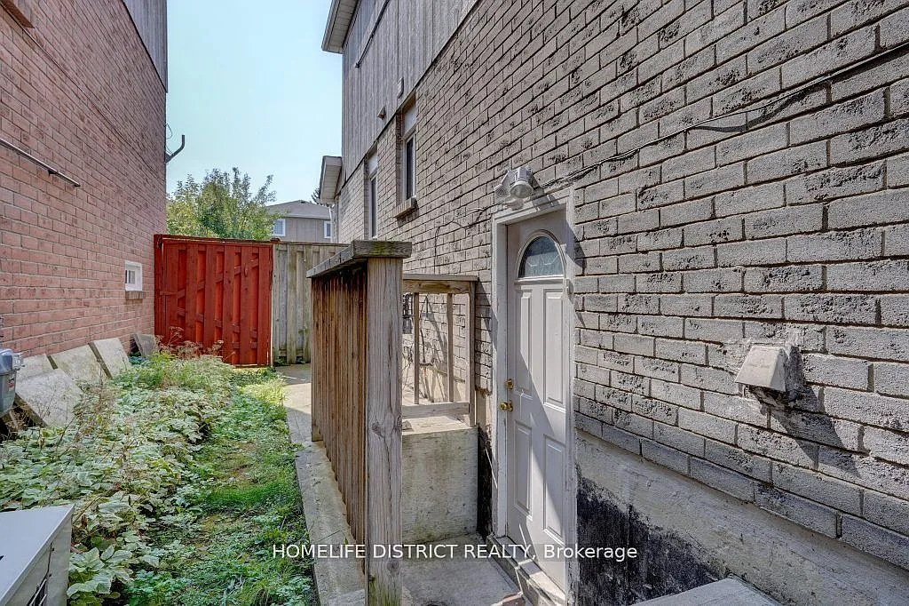 Building Photo - 1861 Bainbridge Dr