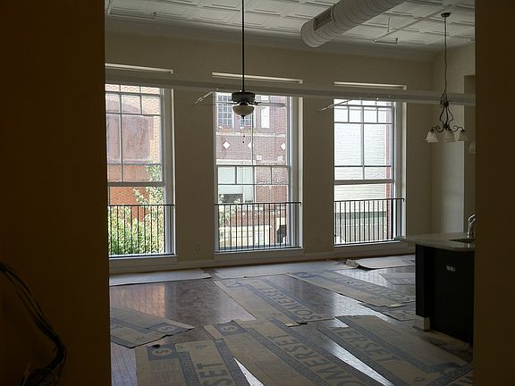 5th image of 922 Main St #201