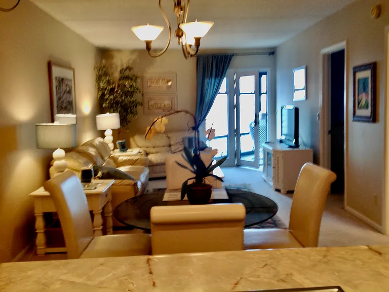 711 W Lakeshore Dr — Photo 5