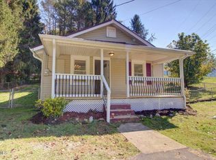 1529 Riverview Dr, Elizabethton, TN 37643