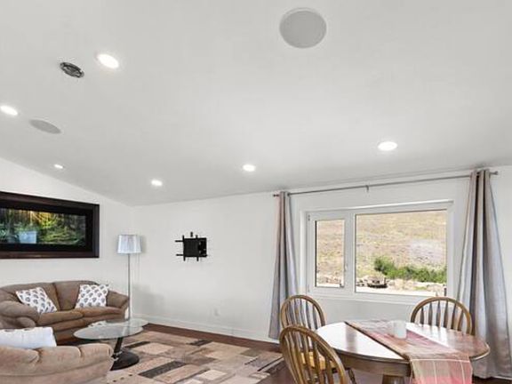 5th image of 252 Kalamalka Lakeview Dr