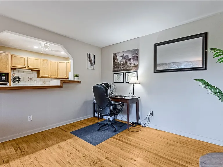 300 Claremont Ave #C2 — Photo 10