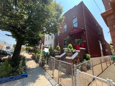 5940 56th Dr, Maspeth, NY, 11378