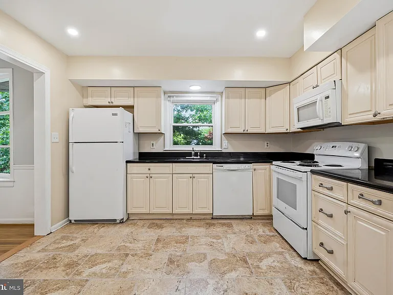 9017 Saint Andrews Pl — Photo 15