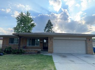 30257 Dell Ln, Warren, MI 48092