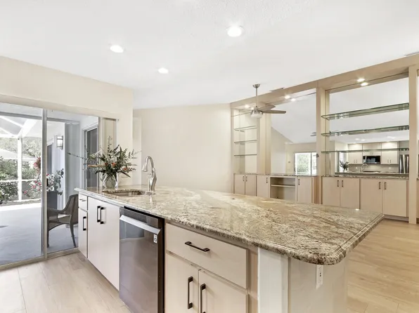 9201 Chapman Oak Court, Palm Beach Gardens, FL 33410