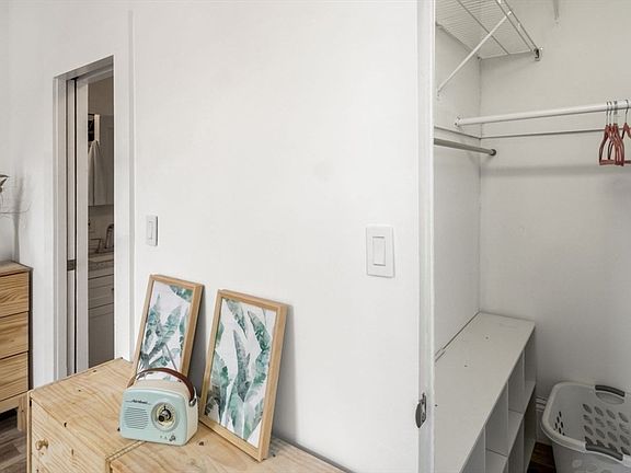 4th image of 928 Dorchester Ave Suite 12