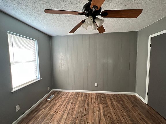 5th image of 2615 W C St