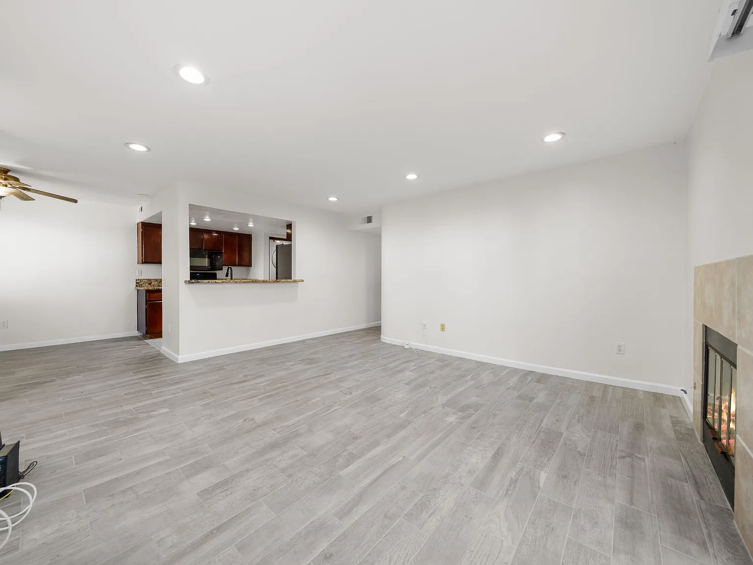 3 bed, 1127 sqft, $3,699 — Photo 3