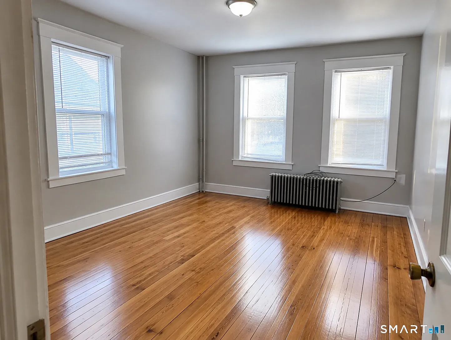 4 bed, 1.0 bath, 2400 sqft, $1,550 — Photo 3