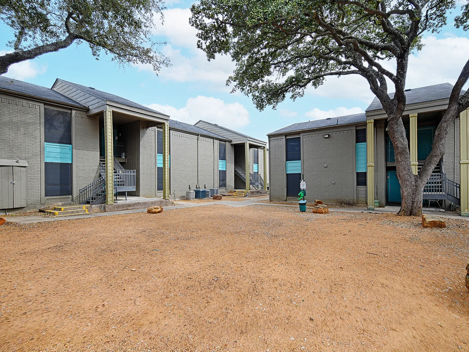 3 bed, 956 sqft, $1,600 — Photo 4