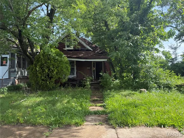 5649 Roosevelt Pl, Saint Louis, MO 63120
