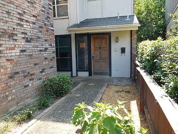 4th image of 2960 Country Place Cir
