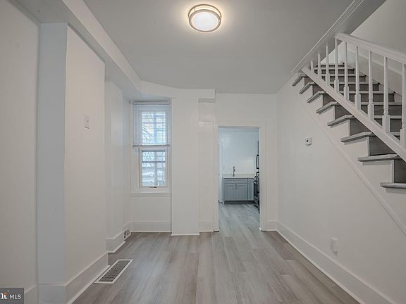 5th image of 1204 Pleasant St