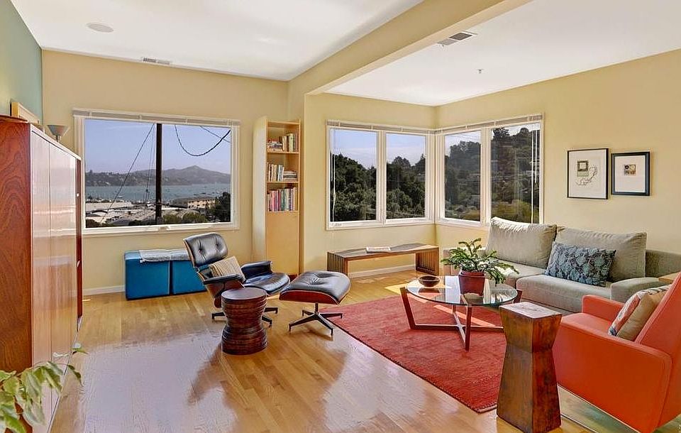1st image of 211 Woodward Ave