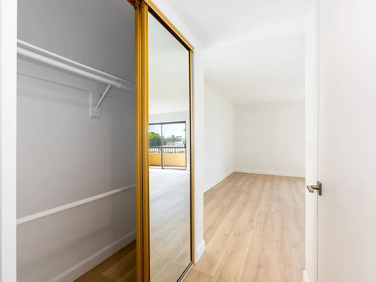1738 S Bentley Ave #302 — Photo 41