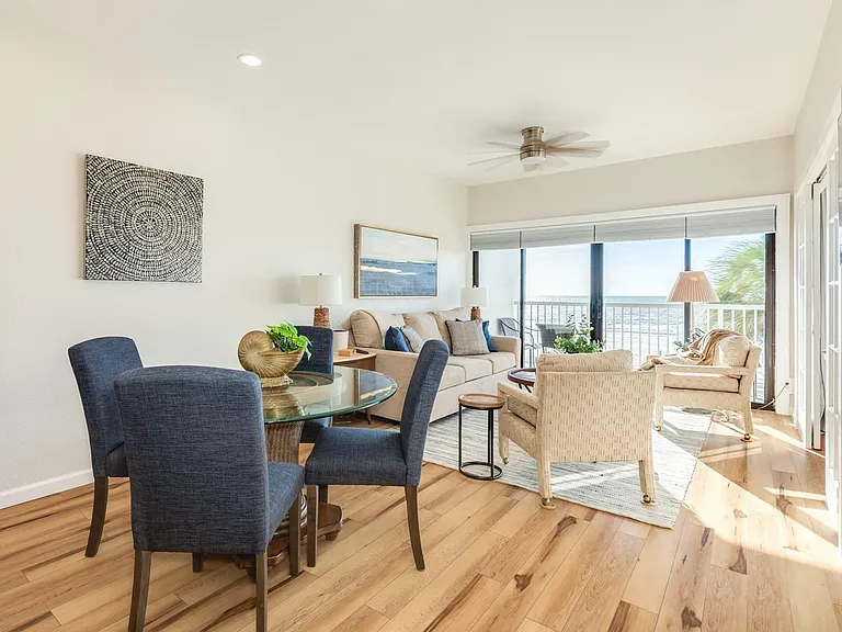 7700 Seawall Blvd #302 — Photo 1