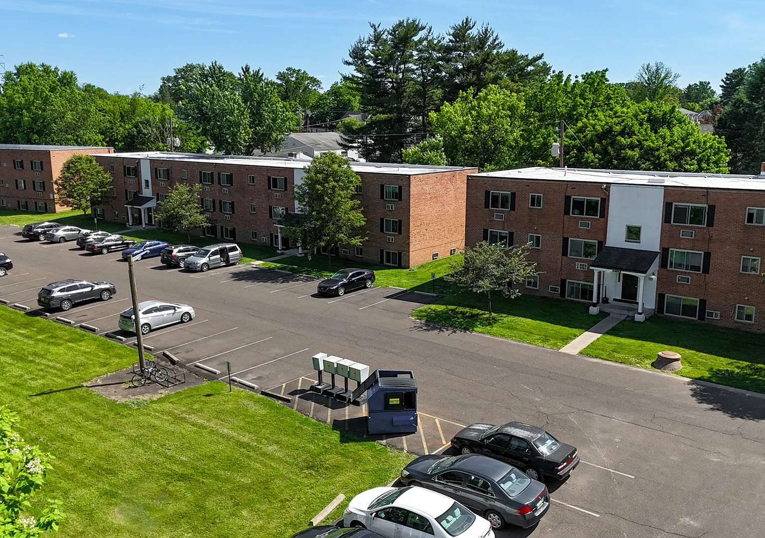 Meadowbrook Apartments — Photo 2